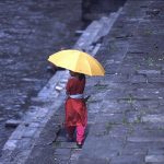 NEPAL PASHUPATINATH CREMATIONS donne girl close to the bagmati river