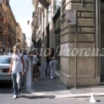 Roma - Gente in via Condotti. Sulla destra un mimo / People at via Condotti. On the right, a mime.
Foto Fabrizio Fiorenzano