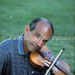 Napoli - Un violinista sui giardini di piazza Municipio / A violinist on the Municipio's square gardens